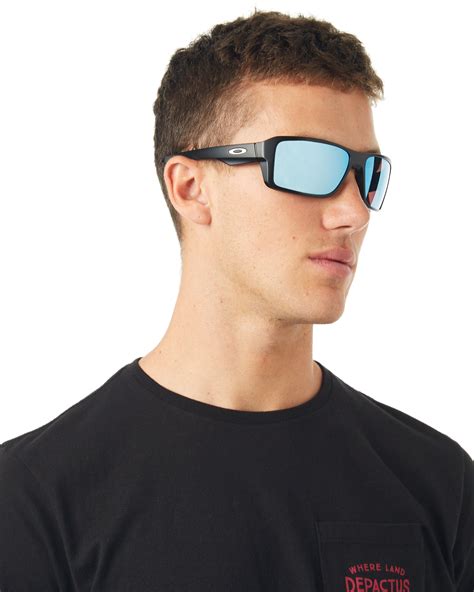 oakley sunglasses.